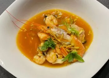 Bobó de Camarão Capixaba com Pirao de Aipim: o jantar cremoso de agosto no litoral do ES