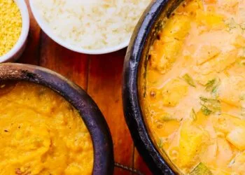 Moqueca Capixaba de Cação com Pirão de Farinha: o almoço de agosto no litoral sul do ES