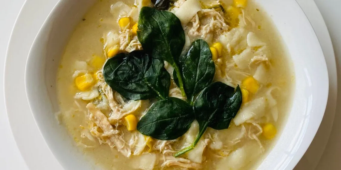 Caldo de Milho Verde com Frango e Couve: Jantar Goiano para as Noites de Agosto