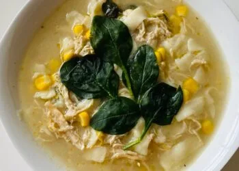 Caldo de Milho Verde com Frango e Couve: Jantar Goiano para as Noites de Agosto