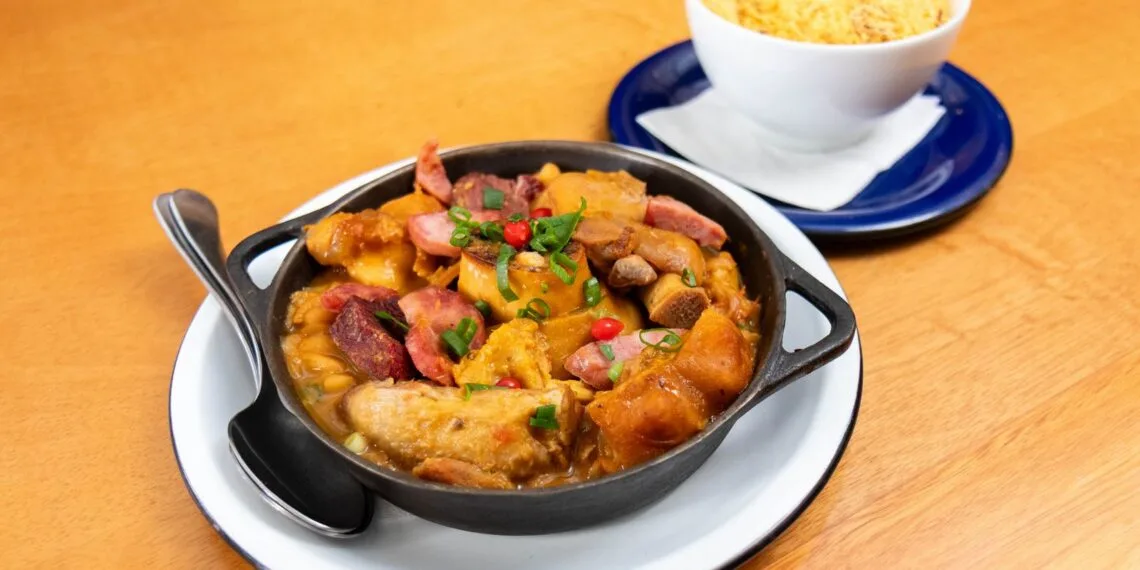 Arroz com Pequi no Tacho com Costelinha e Linguiça: o Almoço de Agosto do Norte de Minas