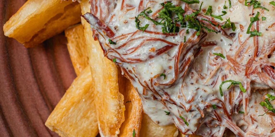 Paçoca de Carne Seca com Pirão de Leite e Arroz Branco: Almoço Piauiense de Agosto