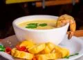 Caldo de Camarão com Maxixe e Quiabo: o Jantar Alagoano de Agosto no Litoral