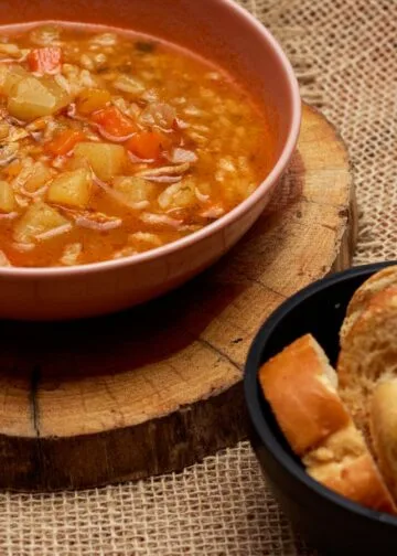 Caldo de Piranha com Legumes: o Jantar de Inverno da Fronteira Gaúcha
