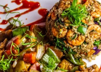 Arroz de polvo capixaba para o almoço de agosto no litoral do Espírito Santo