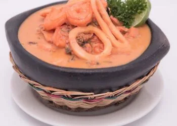 Vatapá Paraense com Tucupi, Camarão Seco e Jambu: o Jantar Cremoso de Belém
