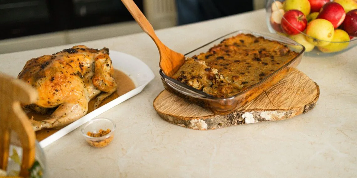 Arroz de Forno com Frango Desfiado e Catupiry Cremoso: o Almoço de Agosto que Reúne a Família