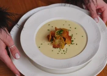 Creme de Inhame com Carne Seca e Cebolinha: o Jantar Cremoso do Recôncavo Baiano