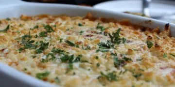 Arroz de Forno Nordestino com Carne Seca e Queijo Coalho: o Almoço de Setembro