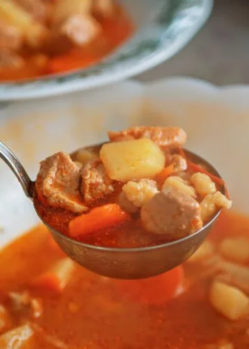Caldo de Cenoura com Carne Seca e Cheiro-Verde: o Jantar de Panela Nordestino em Setembro