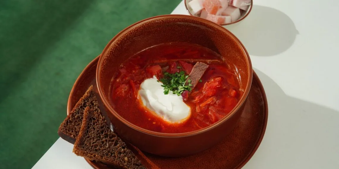 Caldo de Repolho com Carne Seca e Batata em Cubos: o Jantar de Panela de Setembro