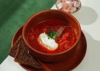 Caldo de Repolho com Carne Seca e Batata em Cubos: o Jantar de Panela de Setembro