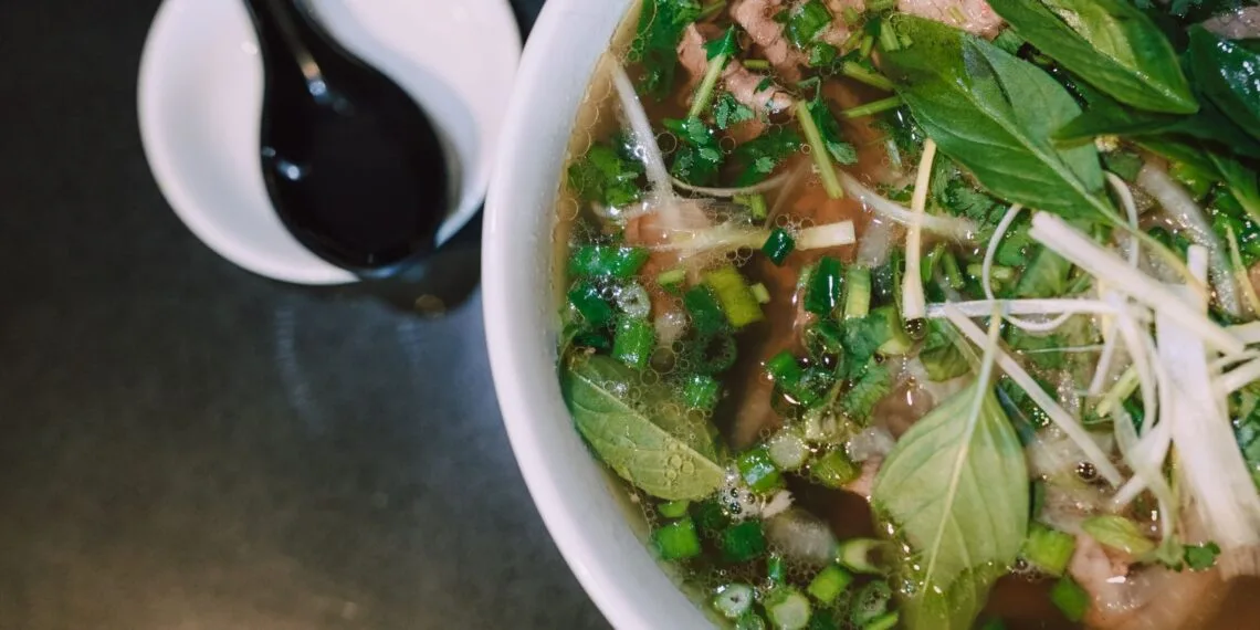 Sopa de Batata-Salsa com Carne Seca e Couve Mineira: Jantar de Panela em Setembro
