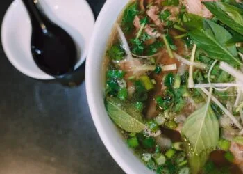 Sopa de Batata-Salsa com Carne Seca e Couve Mineira: Jantar de Panela em Setembro