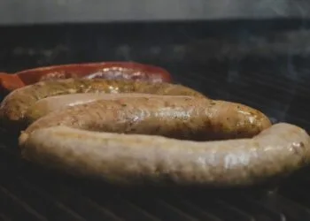Sopa de Ervilha Seca com Calabresa Defumada e Batata em Cubos: Jantar de Panela em Setembro