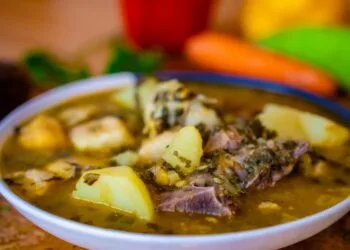 Caldo de Jabuti com Cará e Cheiro-Verde: Jantar de Panela do Interior Mineiro em Setembro