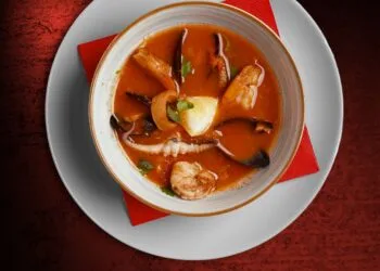 Caldo de Marisco Nordestino: o Jantar Quente do Litoral Brasileiro em Outubro