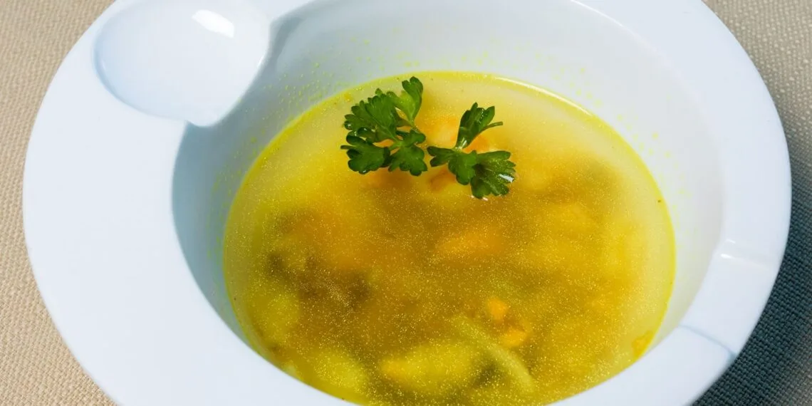 Sopa de Capuchinha com Carne Seca e Batata: o Caldo de PANC da Mantiqueira em Outubro