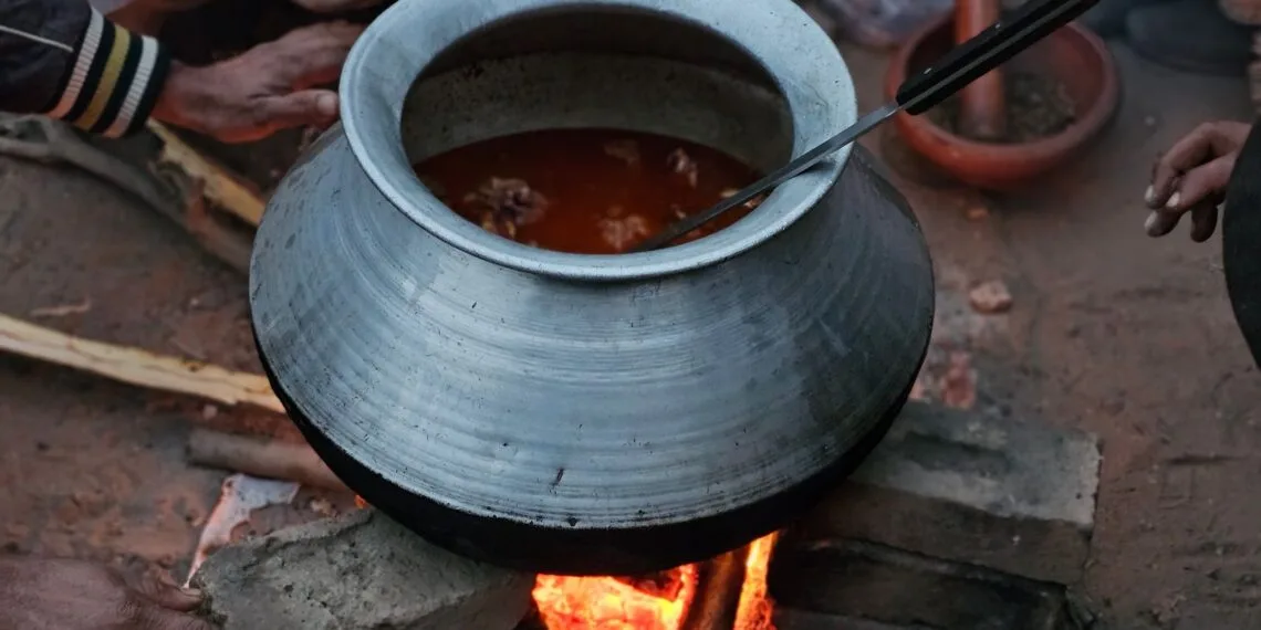 Sopa de Veado com Mandioca e Cheiro-Verde: o Jantar de Outubro no Cerrado Mineiro