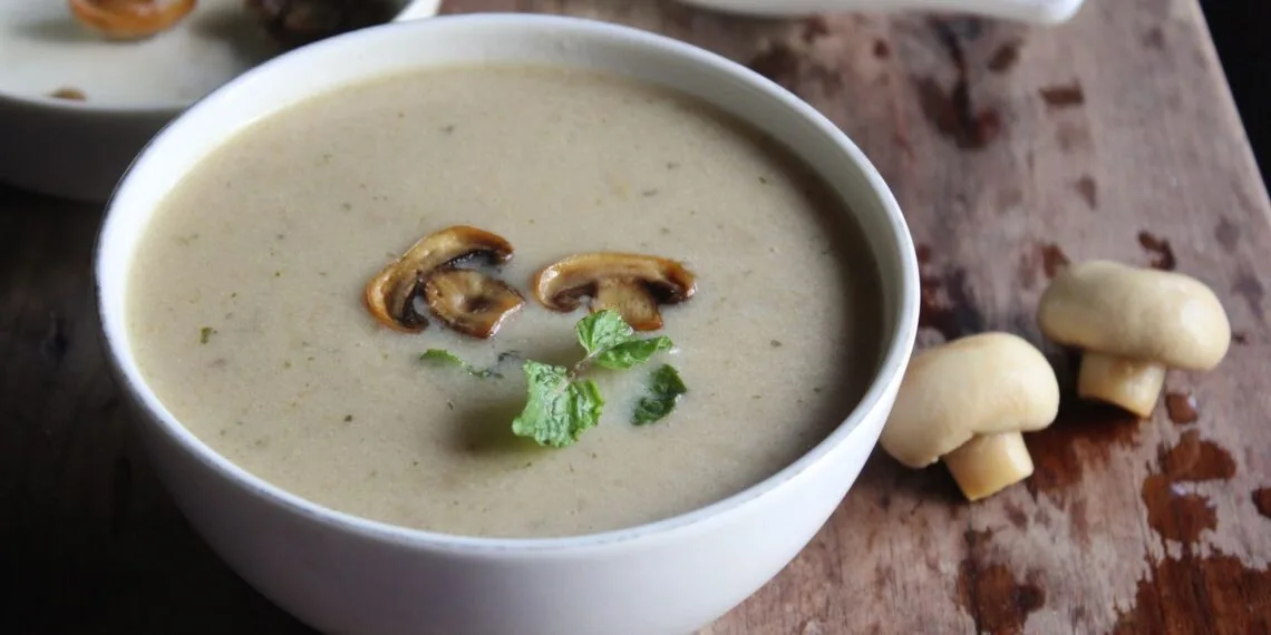 Sopa Cremosa de Cogumelos com Bacon e Cebolinha: o Jantar de Outubro na Serra Catarinense