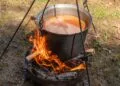 Puchero Gaúcho com Charque e Mandioca: o Almoço de Panela do Pampa Gaúcho em Outubro