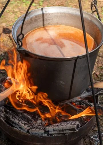 Puchero Gaúcho com Charque e Mandioca: o Almoço de Panela do Pampa Gaúcho em Outubro