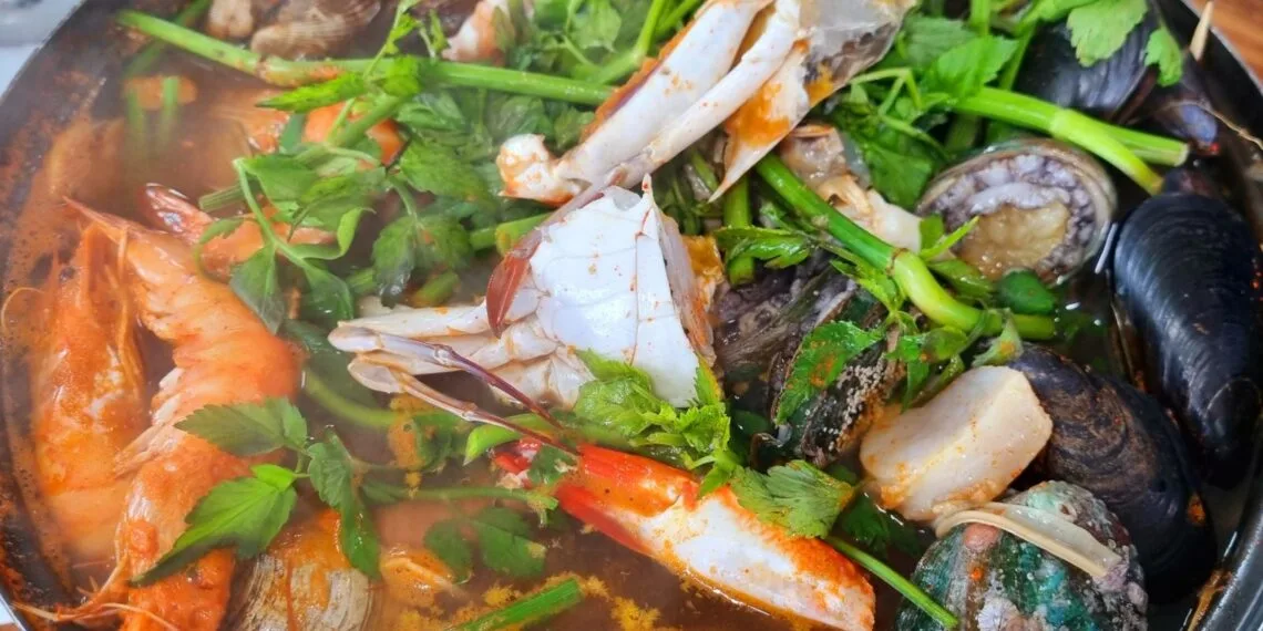 Caldo de Caramujo com Tucupi e Jambu: o Jantar de Panela de Outubro no Litoral do Amapá