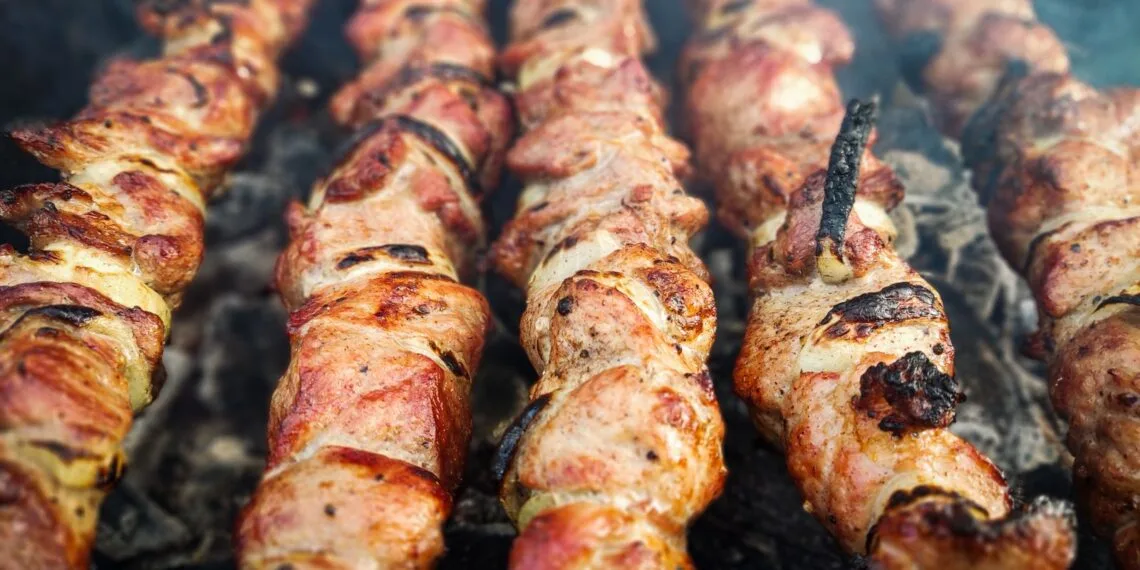 Inhambu Grelhado na Brasa com Farofa de Abóbora: o Almoço do Cerrado Goiano em Outubro