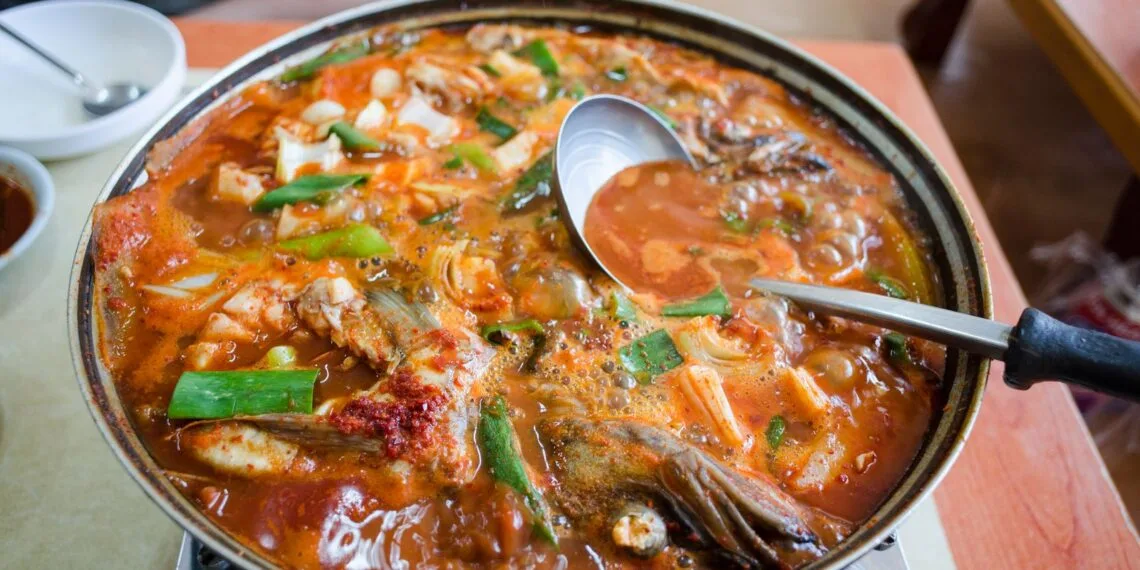 Caldo de Cavala com Mandioquinha: o Jantar de Panela do Litoral de São Paulo em Outubro