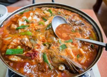 Caldo de Cavala com Mandioquinha: o Jantar de Panela do Litoral de São Paulo em Outubro